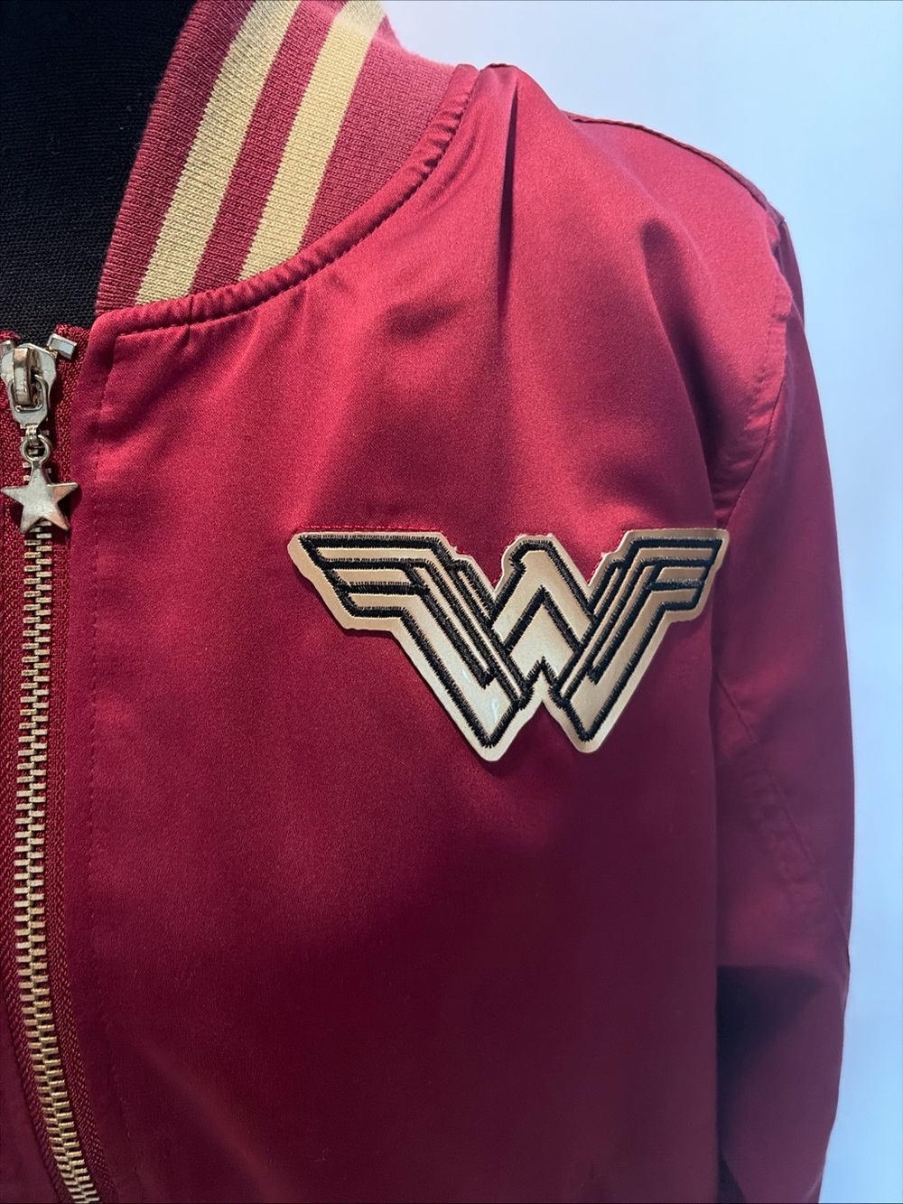 Wonder Woman Bomber Jacket Women’s Large DC Comics Official Varsity cosplay - Picture 3 of 11